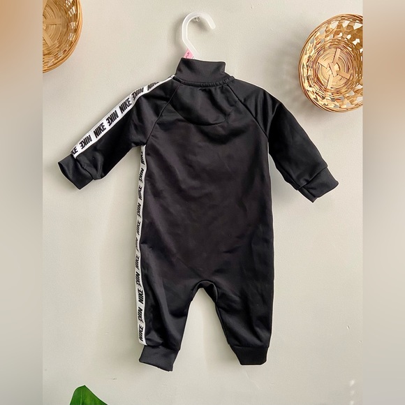 ✔️Nike✔️ Infant Baby Gender Neutral Black Zip Up Bodysuit 6M - Picture 4 of 8